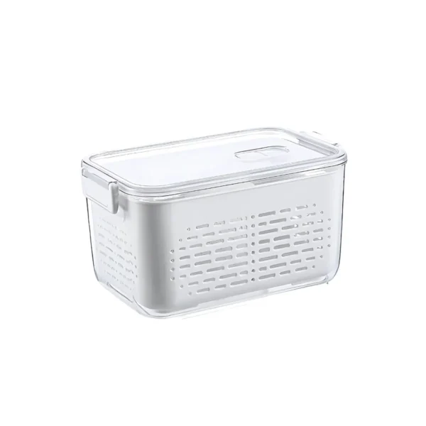 Contenedor Blanco Con Perforaciones Usado Como Escurridor De Frutas Y Verduras