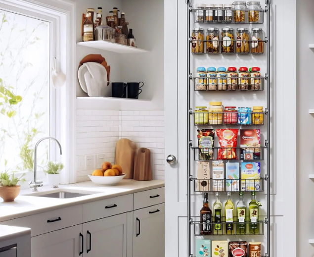 Cocina Con Colgador Vertical De Puertas